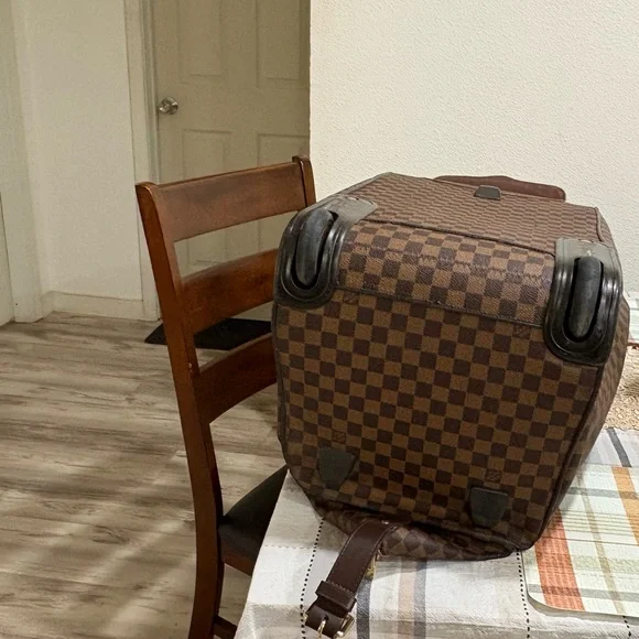 Louis Vuitton Travel Bag - Picture 13 of 16